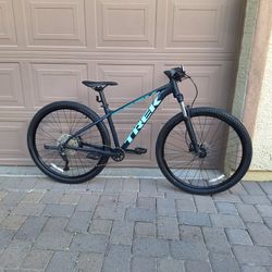 TREK MARLIN 6 MOUNTAIN BIKE 29 ER 1 X 10 SPEED LIKE NEW( CHECK MY OTHER BIKES)