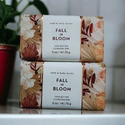 Set Of 2 Bath & Body Works Fall in Bloom Shea Butter Cleansing Bar 
