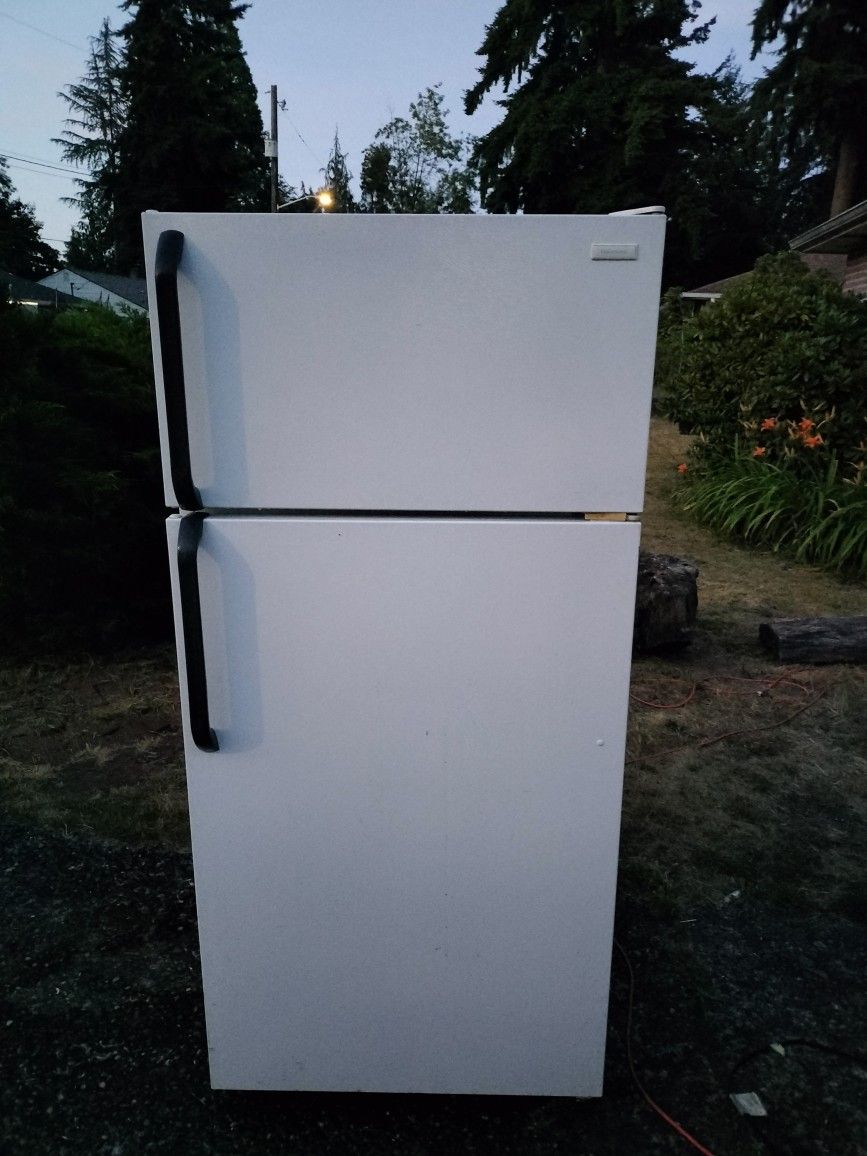 Kenmore Refrigerator - Can Deliver