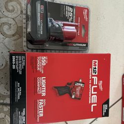 M12 Fuel Milwaukee 1/2 Stubby Impact Wrench Battery 5.0 