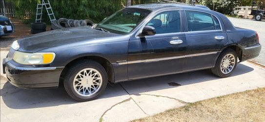 2002 Lincoln Town Car