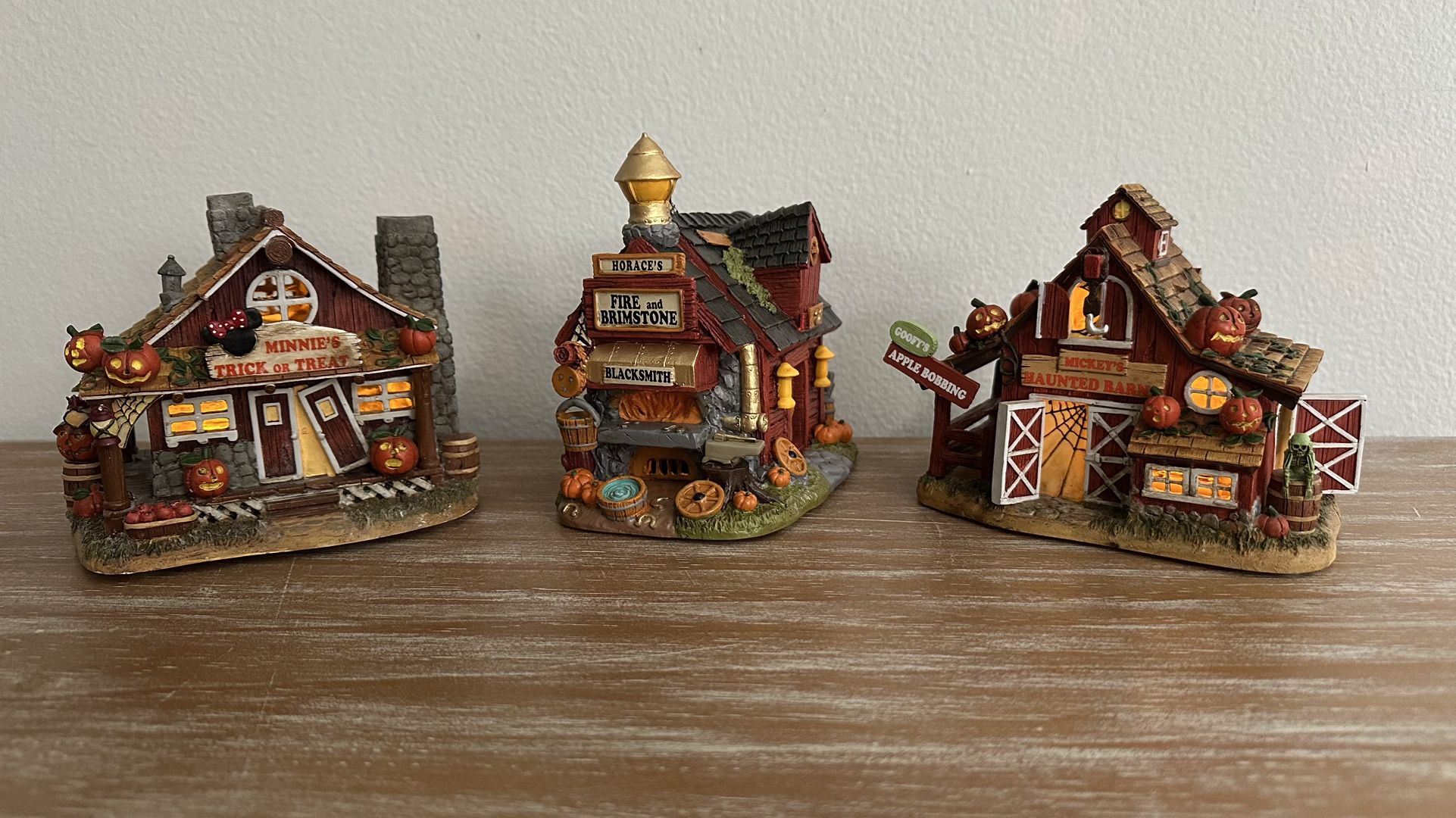 Lot Disney Hawthorne Village Minnie’s Horace Blacksmith Mickey’s Barn Halloween