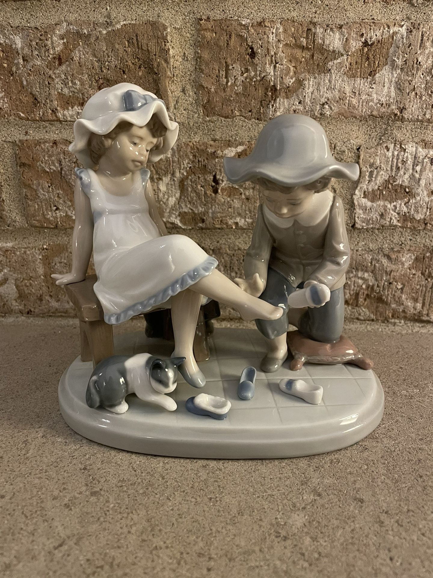 Lladro “Try This One” Figurine 5361