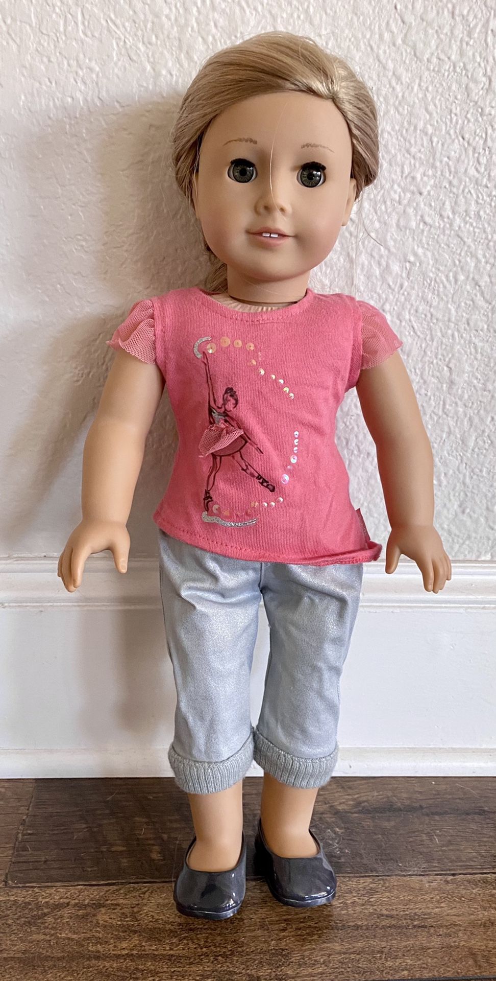 Isabelle American Girl Doll, cat & outfits