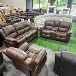Brown Recliner 3Pcs Sofa Set (5 Recliner Seats)/ Juego de sofás reclinables marrones de 3 piezas (5 
