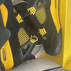 Jordan 4 Yellow Thunder Size 9 