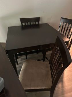 Must go! Dining Table Set