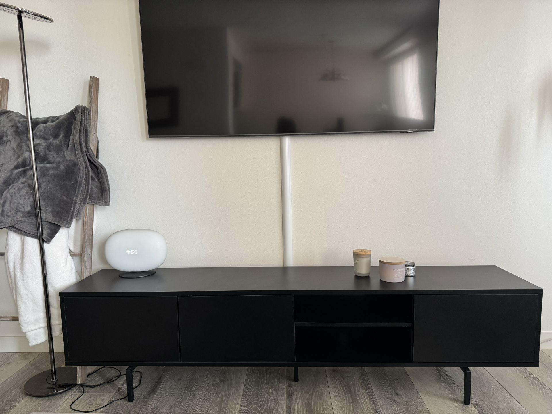 Media console/TV stand