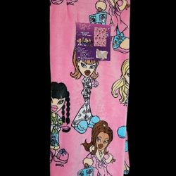 Bratz Throw 50x70in - PJ Party