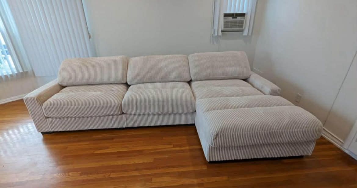 New 3 Piece Modular Sectional Couch with Comfy Wide Chaise! Free Delivery 🚚!