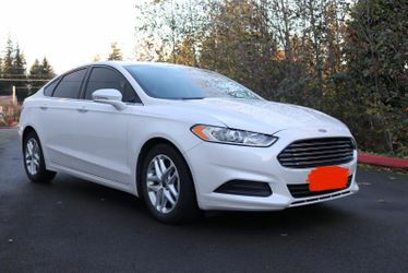 2016 White Ford Fusion
