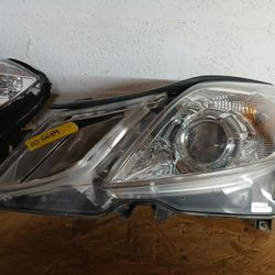 10-13 Mercedes E350 Coupe Front Left Driver Side Headlight Oem (Only For parts)