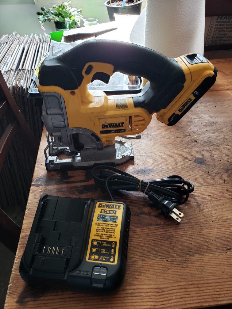 Dewalt 20v jig saw with battery and charger