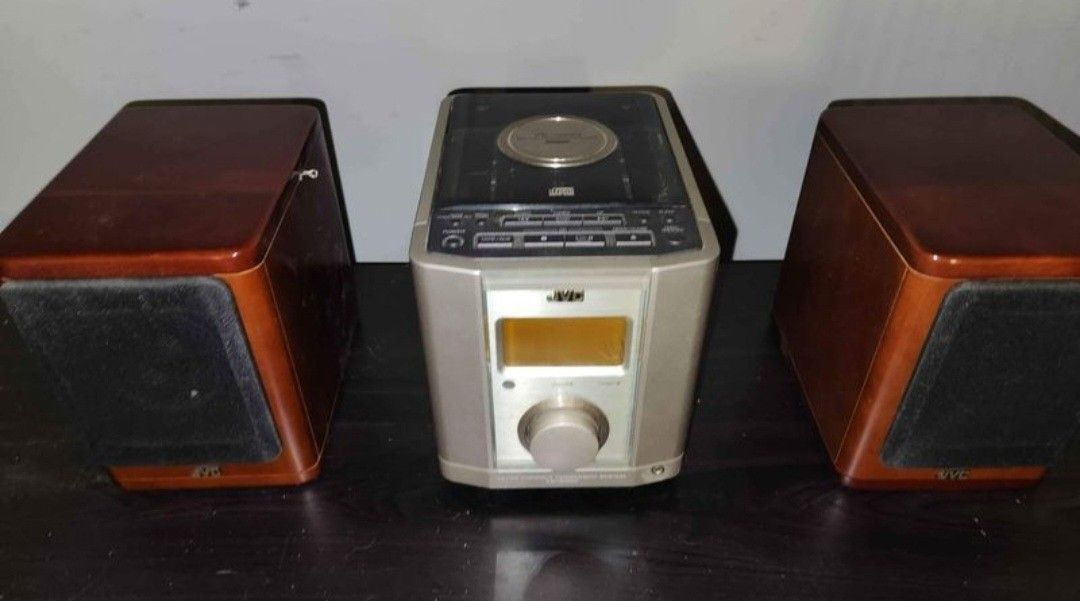 JVC FS-2000 Bookshelf Radio Stereo CD System, Wood Speakers, Classic, NO REMOTE
