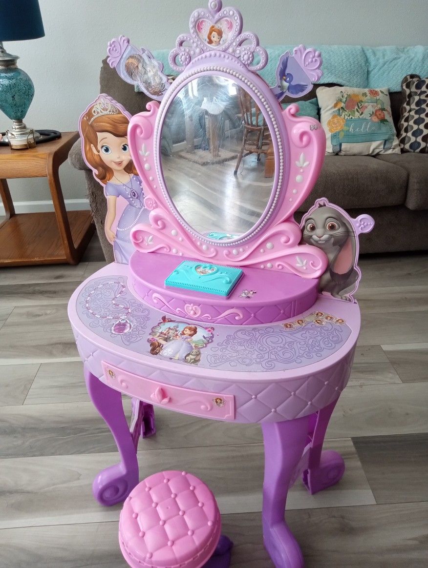 Girls Vanity!!