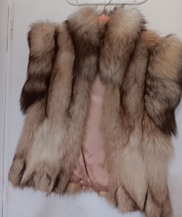 FOX FUR VEST SIZE SMALL