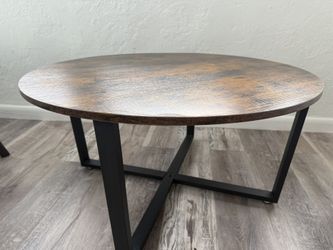 Round Modern Coffee Table / Great Conditions