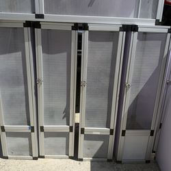 Chameleon condo cage