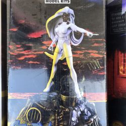 NEW MARVEL COMICS  MODEL KIT, TOY BIZ 1996, LEVEL 2 