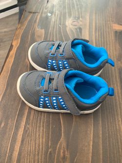 Toddler boy shoes size 4