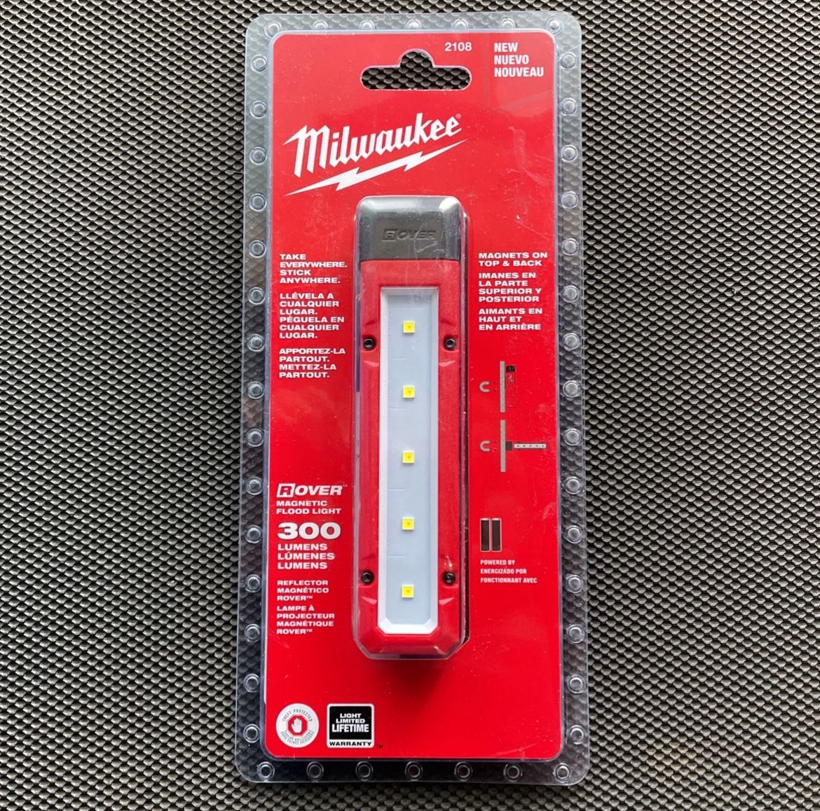 Milwaukee 300 Lumens LED Magnetic Flood Light