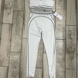 Alo yoga heart throb girls bra and leggings set size medium color white/black