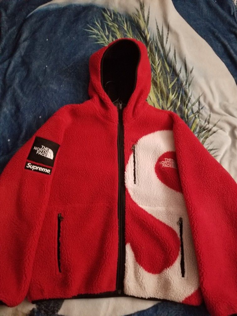Red Supreme S logo  North Face fleece