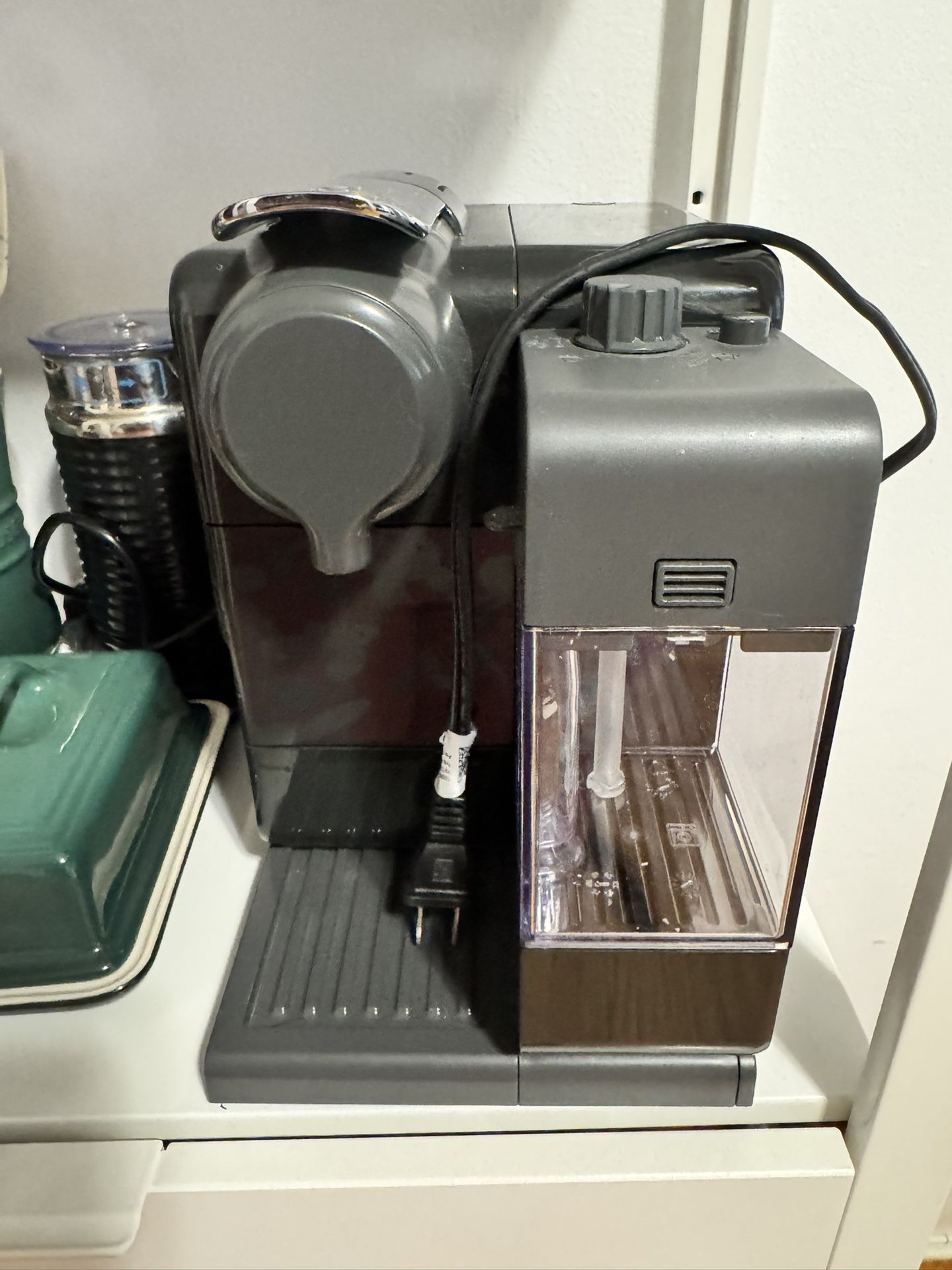 For Sale: Nespresso De’Longhi Espresso Machine – Like New + Free Capsules