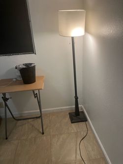 Foldable desk table, very sturdy, with lamp