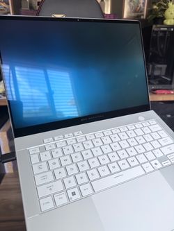 Asus Zephyrus G14 2025 w/ Rtx 5070ti