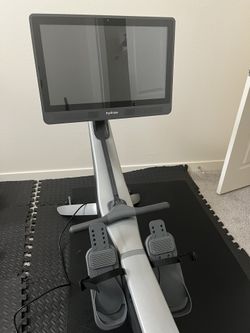 Hydrow Pro Rower (Team Hydrow) - Excellent Condition