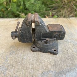 Selling A Vise In Good Condition 