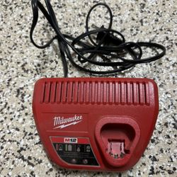 Milwaukee Charger M12