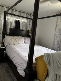 Queen Canopy Bed 