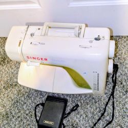Singer Sewing Machine 