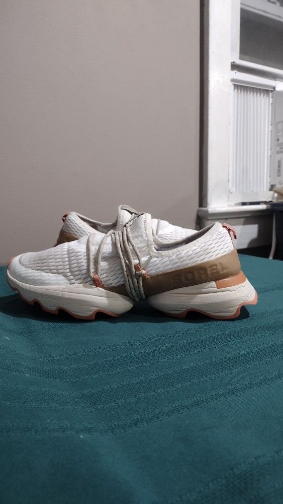 SOREL WOMEN SNEAKERS SIZE 9