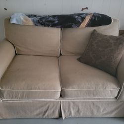 LOVE SEAT 