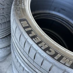 255/35/19 Pirelli P Zero 