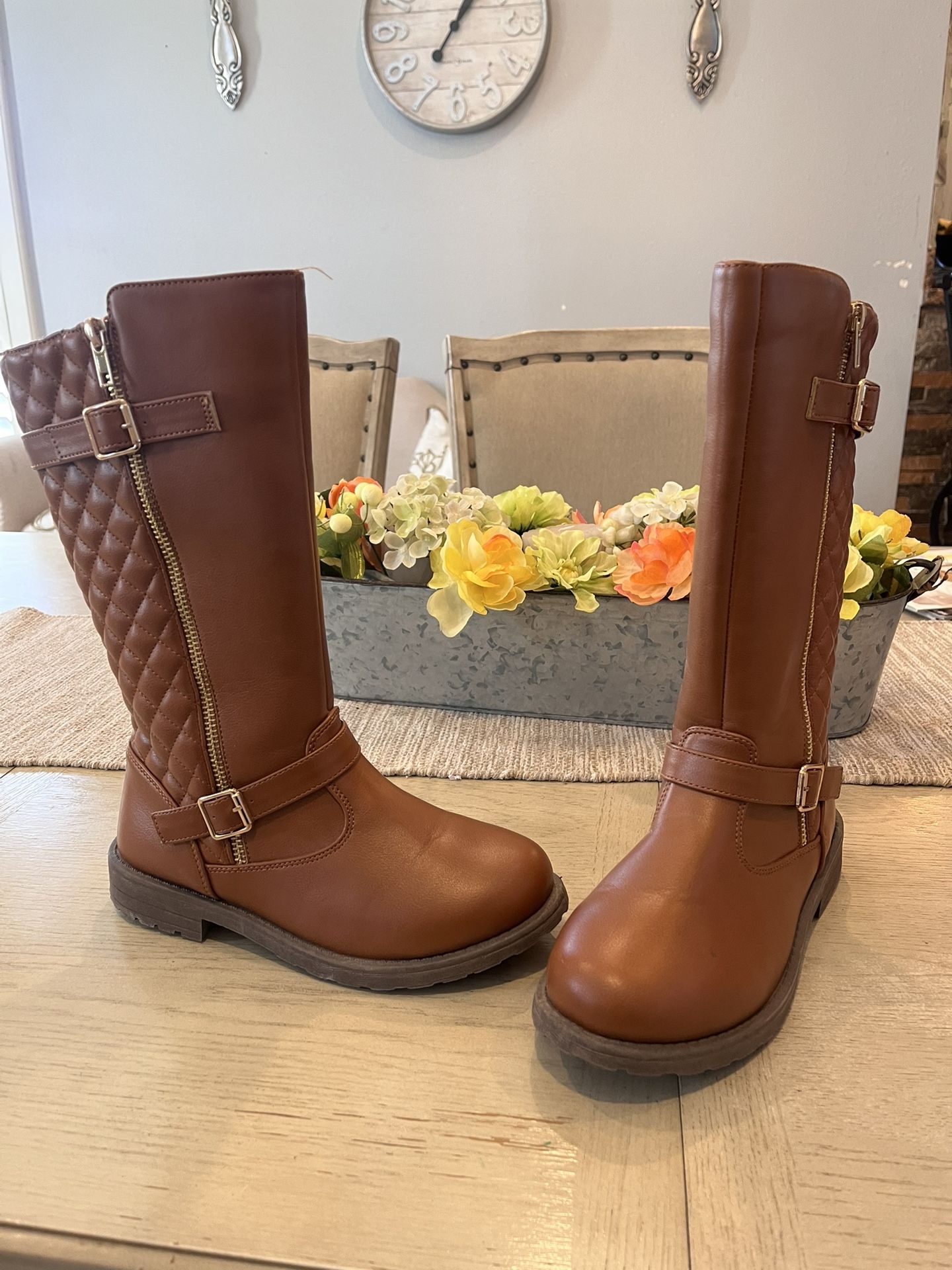 Girl Boots - Size 4