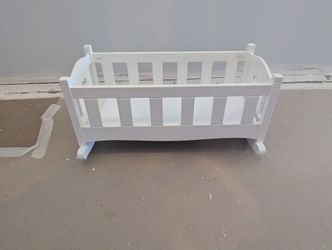 Baby Bed/Cradle (Melissa & Doug)