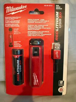 Milwaukee REDLITHIUM USB 3.0 Charger & Power Source Kit power bank red lithium