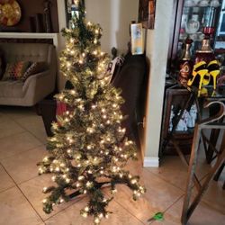5 Feet Pre Lit Chritmas Tree