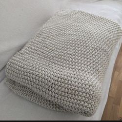 King size cable knit blanket / comforter
 cream / light taupe color
Heavy blanket - could possibly work for weighted blanket