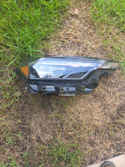 Right headlamp for chevy colorado year 2023 up 2026