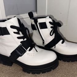 White Ugg Boots Size 8 In Women