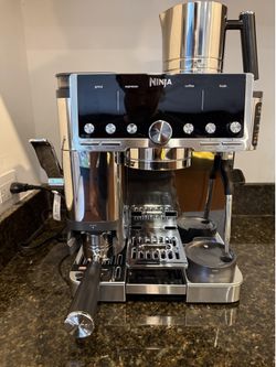 Ninja Luxe Cafe Pro E701 model and accessories