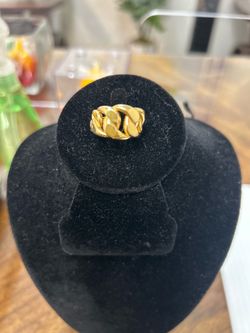 18k ladies style cuban ring size 6 pick up only!!