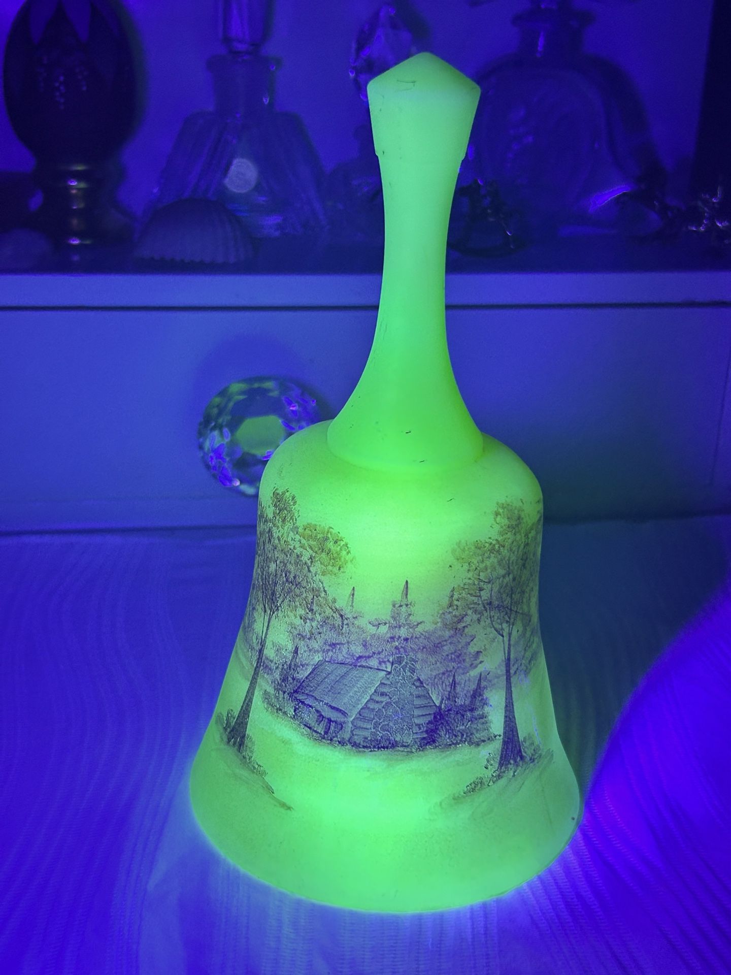 Vintage Fenton Uranium Custard/Satin Cabin In Woods Bell *Valory Gherke*