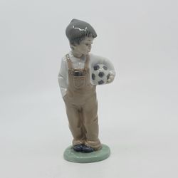 Vtg 1988 NAO by Lladro Spain Porcelain Figurine Wanna Play Boy Soccer
Ball 1068 figurine. Hand main in Spain. Pre-owned, perfect shape, no
chips or