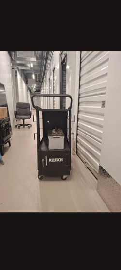 Welding cart with key and lock